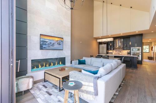 Crystal Bay Apartment | Crystal Bay Penthouse 301 condo