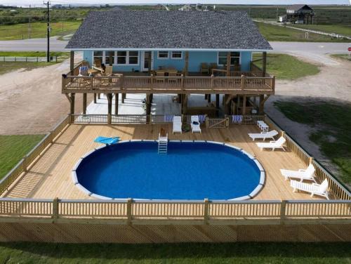 Gilchrist House | Crystal Beach Beachfront, Heated Pool, Sleeps 10