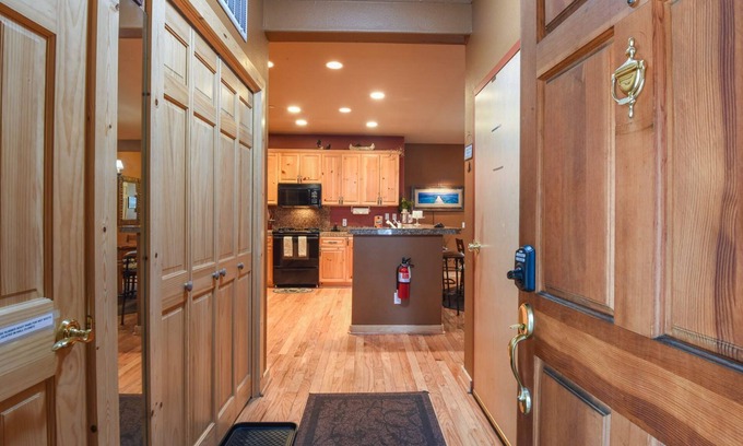 Crystal Bay House | Crystal Charm – Amazing 3 BDR Condo Close to Beaches, Casinos, & Skiing!