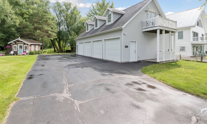 Crystal Apartment | Crystal Lake Cozy 2 Bedroom Apartment - Sleeps 4 - Montcalm County