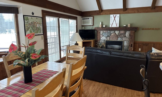 Thompsonville Condo | Crystal Mtn Condo, walk to lift, soaking tub, short drive to Iron Fish & Lk MI