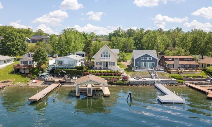 Hammondsport House | Crystal Palace: Prime Keuka Lake Location!