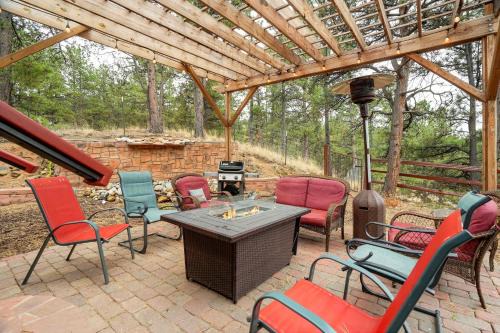 Florissant House | Crystal Retreat Cabin - Hot Tub BBQ Eco Escape