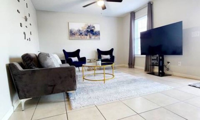 Florence House | Crystal Townhouse Near MUSC and Mcleod Hospital.