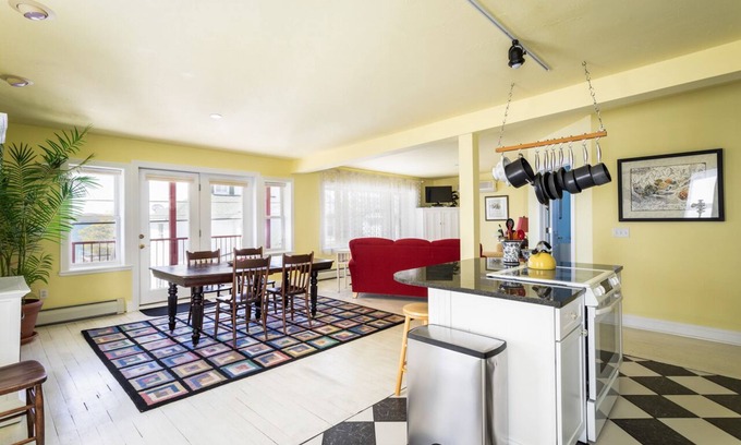 Beulah Apartment | Crystal View, Suite 3