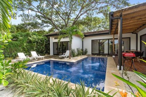 Tamarindo Villa | CU28 New 3 Bdrm Home w Pool and Guanacaste Tree