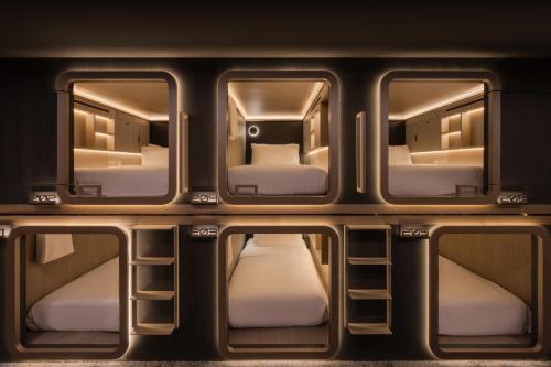 Downtown Singapore Hostel | Cube Social Boutique Capsule Hotel at Boat Quay