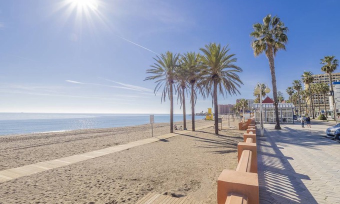 Torrequebrada Apartment | Cubo's Alvaro Benalmadena Beach & free parking