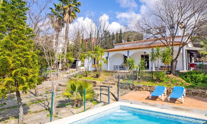 Jimera de Libar Cottage | Cubo's Casa Rural Los Lirios de Libar/private pool/large terrace/mountain views