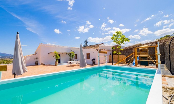 Coin Cottage | Cubo's View Mountain El Ventorrillo House/playground/air conditioning/private pool