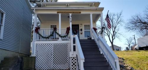 Luray House | Cubs Cottage