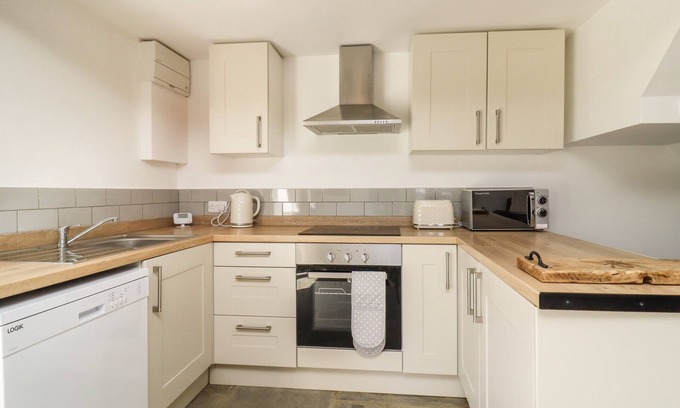 Ogden House | CUCKOO COTTAGE, pet friendly, character holiday cottage in Oxenhope