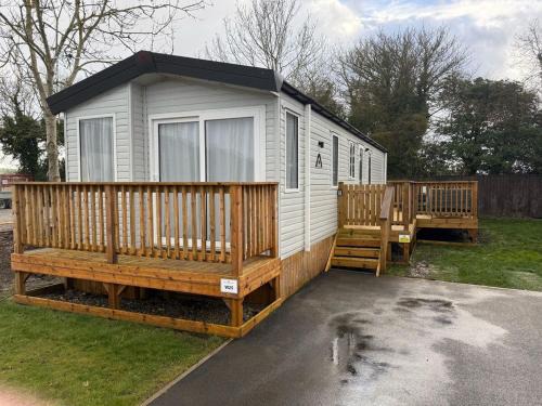 Malton House | Cuckoo Lodge with Hot Tub at Brickyard Lakes