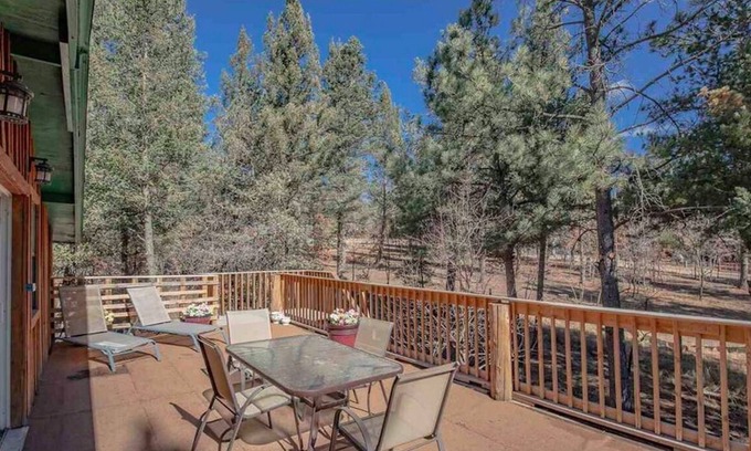 Cloudcroft House | Cue the Elk Lodge - Great for Large Groups - Fenced Yard Bring Your Dogs!