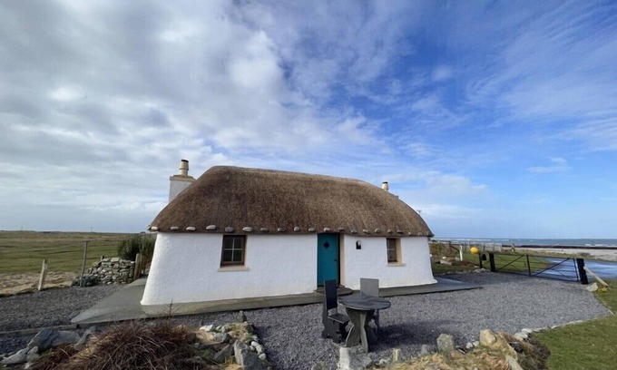 Homore Cottage | CUIR NA BHOIR, pet friendly, with a garden in Creagorry