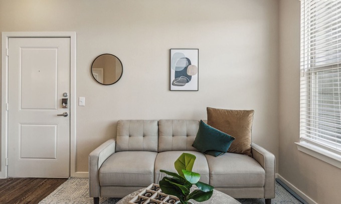 Southeast Houston Apartment | Cullen 7309 I Corporate 1Bd Apartment I Parking