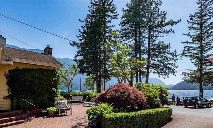 Cultus Lake Cabin | Cultus Lake Waterfront Cabin