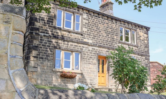 Shipley Cottage | CUNLIFFE HOUSE, pet friendly, luxury holiday cottage in Shipley
