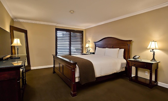 Cupertino Hotel | Cupertino Hotel, Fireplace Parlor King, Free Breakfast, Onsite Pool!