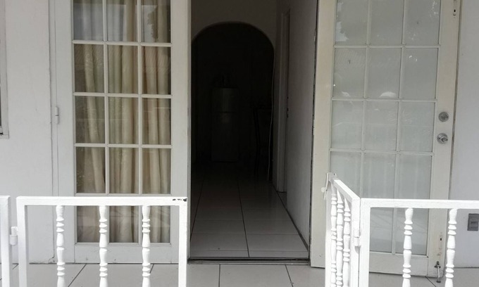 Buena Vista House | Curacao vacation homes D: 2 studios, 1 apartment 2 bedroom