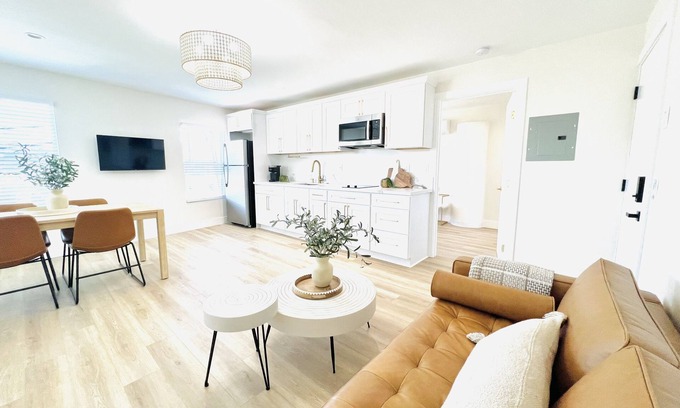 Hillcrest Condo | Curlew ADU is a cozy and newly renovated unit central to downtown San Diego.