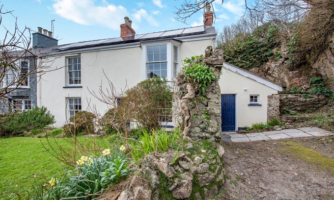 Manorbier House | Curlew Cottage - Four Bedroom House, Sleeps 7