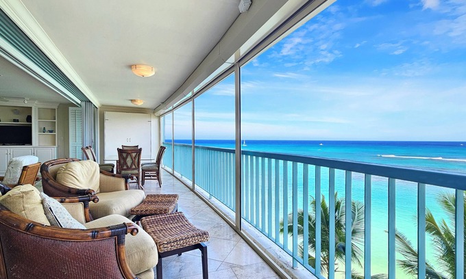 Diamond Head - Kapahulu - St. Louis Condo | Current Photos are PRE Full Remodel - Condo Reopens Renovated December 1st 2025
