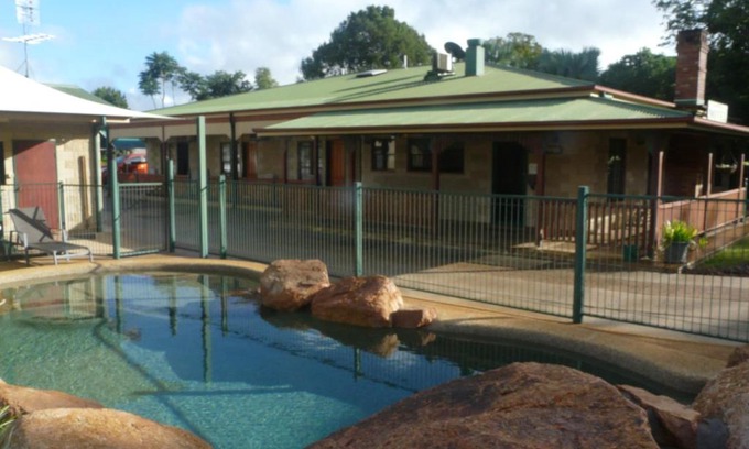 Yungaburra Hotel | Curtain Fig Motel