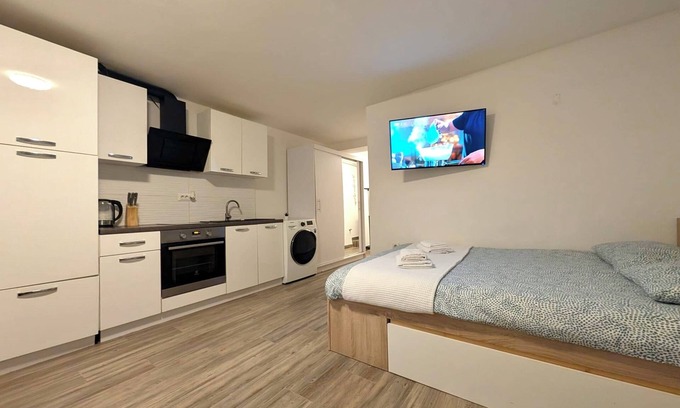 Zagreb Apartment | Curved-Wall Abode Next To Maksimir