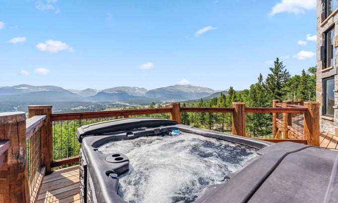 Alma House | Custom 2BR+Loft Home, w/Hot Tub & Stunning Views