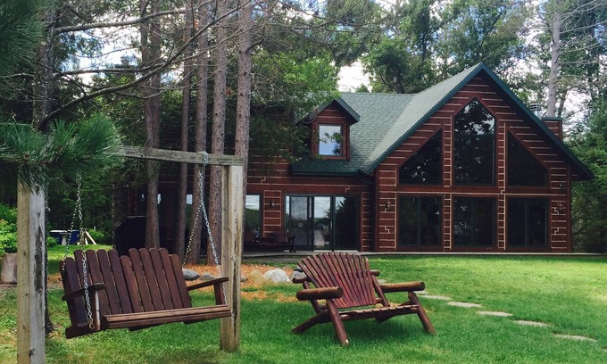 Hayward House | Custom built Home on Round Lake