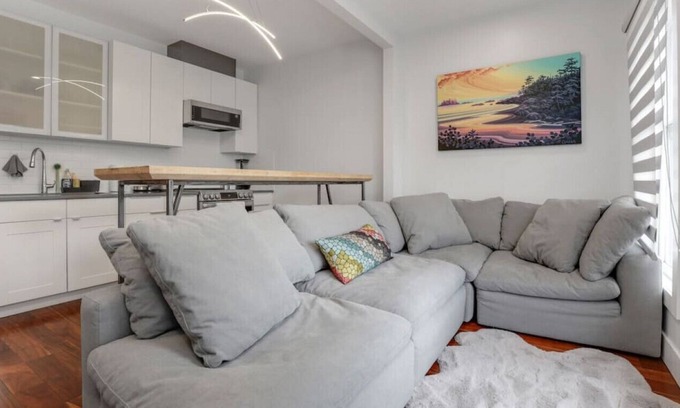 Grandview-Woodland Apartment | Custom Built Luxury Home - Just Outside Downtown