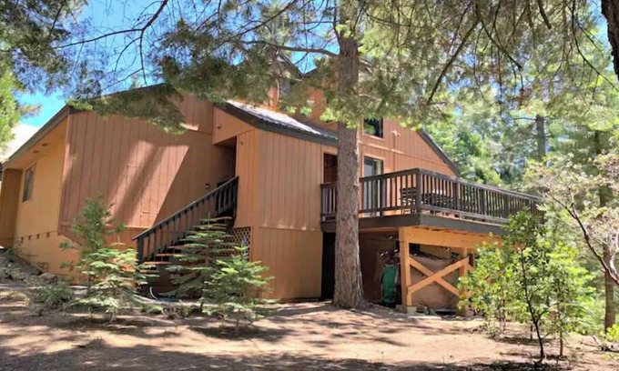 Shaver Lake Condo | Custom Cabin near Shaver Lake with 2 Fireplaces, Deck, Pool, Sauna & Jacuzzi!