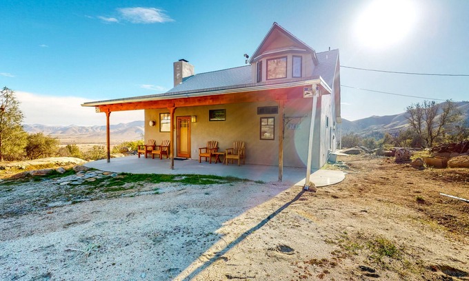 Weldon House | Custom-crafted acreage with sunroom & clawfoot tub