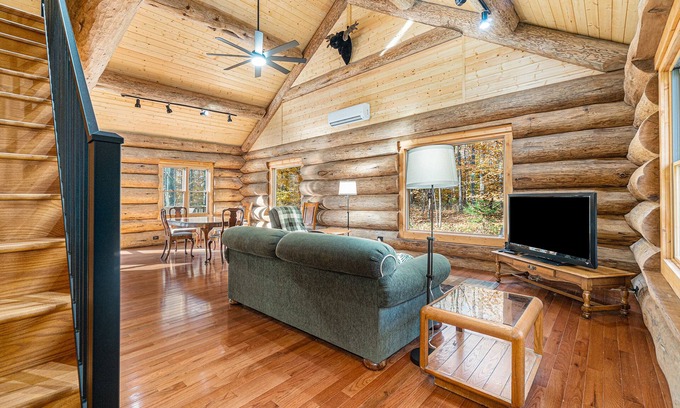 Beulah House | Custom log cabin in scenic setting with deck, partial AC & W/D - near beach/lake