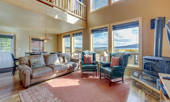 Island Park House | Custom Log Cabin w/Views - 20 Mi to Yellowstone!