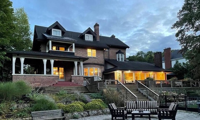 Owen Sound House | Custom Mansion on the Water | Heated Pool | Hot Tub