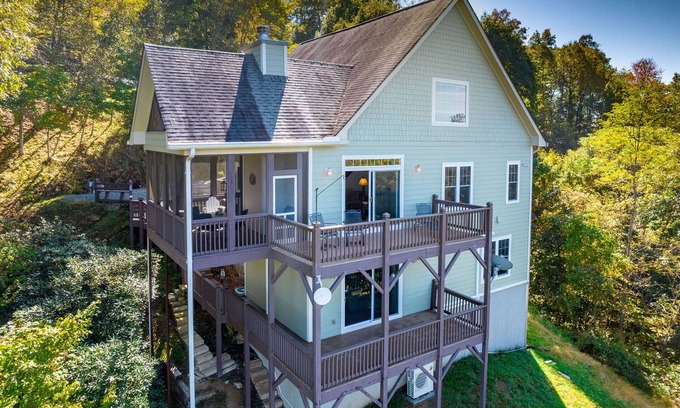 Bryson City Cabin | Customer Appreciation Year! Get a free night! See Description for details