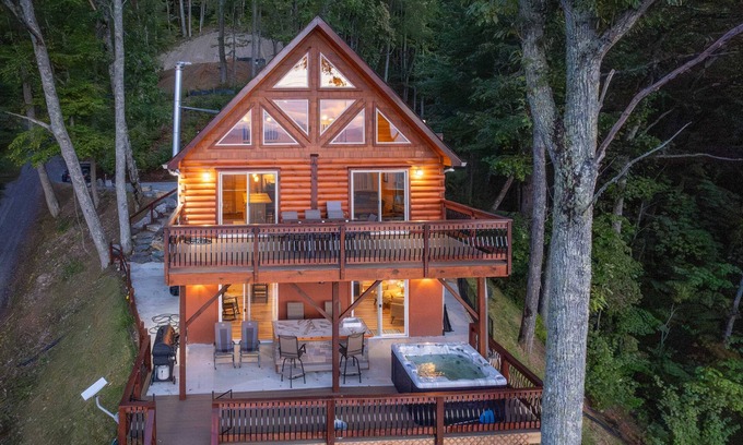 Whittier Cabin | Customer Appreciation Year! See Discount information in Ad
