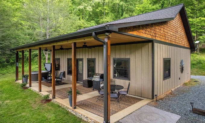 Whittier Cabin | Customer Appreciation Year! See Discount information in Ad