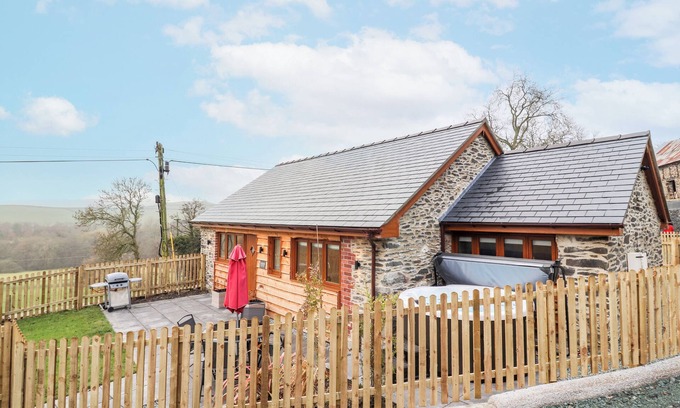 Oswestry Cottage | CUT MOCH, PLAS MOELFRE HALL BARNS in Llanrhaeadr-Ym-Mochnant
