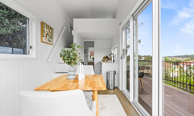 Bridgeman Downs Apartment | Cute 1-Bed Tiny House with Garden in Nature