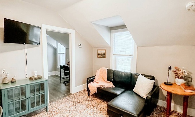 Manistee Apartment | Cute 1 Bedroom Apartment Close to beaches, and downtown Manistee!