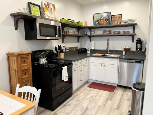 Creswell House | Cute 1 bedroom Ohana 10 miles from Eugene