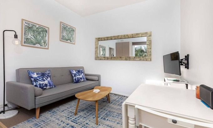 North Sydney Apartment | Cute 1 bedroom with private courtyard garden