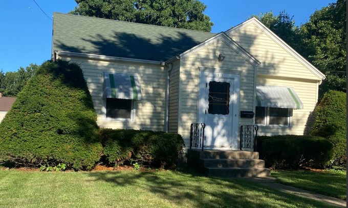 Madison House | Cute 1950s Bungalow in Quiet East Side Neighborhood