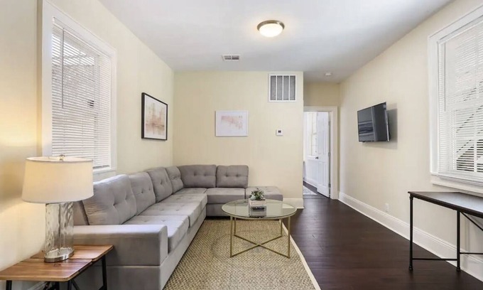 South 7th Ward Apartment | Cute 1bed 1bath Walk to French Q, Bourbon St & Jazz venues. Free street parking