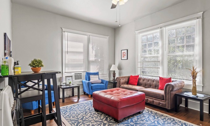 Old East Dallas Apartment | Cute 2 Bed/1 Bath Retreat Near Baylor Hospital