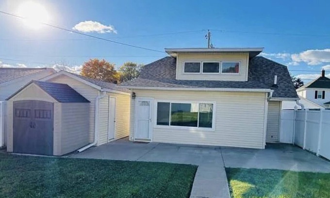 Moline House | Cute 2bed room bring lots of energy place to get away !