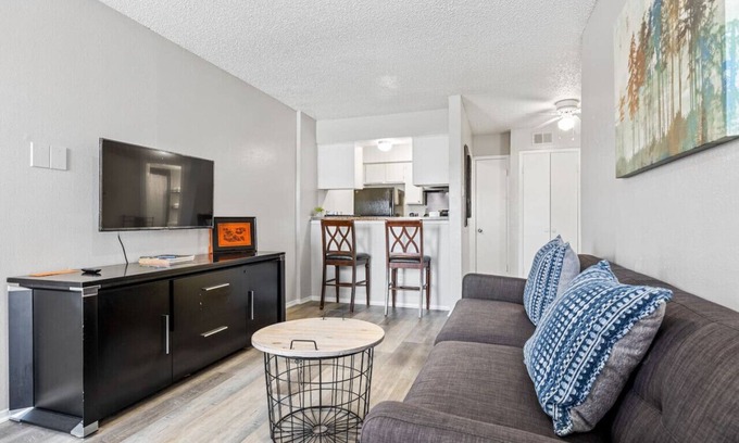 Park Central Apartment | Cute Affordable Stay in Central DFW!